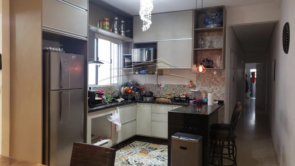 Alugar Casas / Térrea em Mogi das Cruzes R$ 1.500,00 - Foto 1