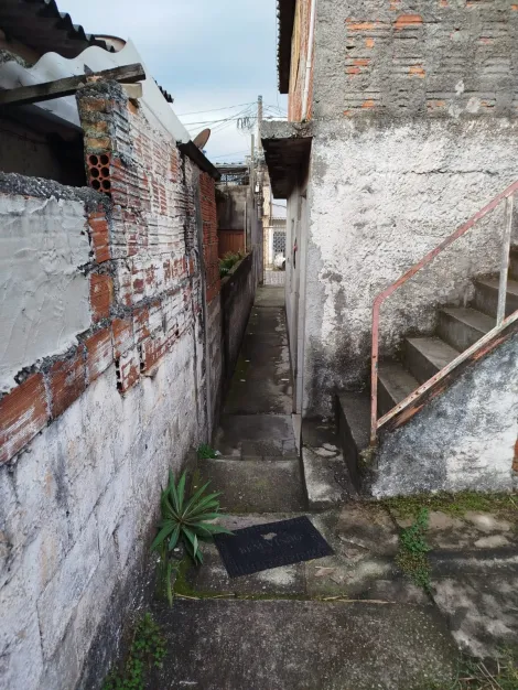Comprar Casas / Sobrado em Suzano R$ 180.000,00 - Foto 4